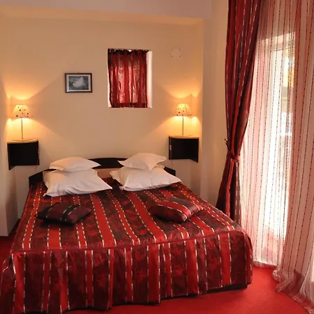 Hotel Golden 3*